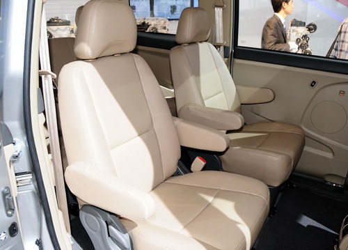 日产帅客MPV 2.0AT版上市