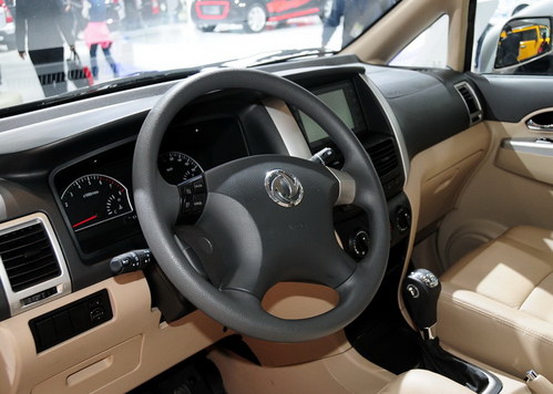 日产帅客MPV 2.0AT版上市