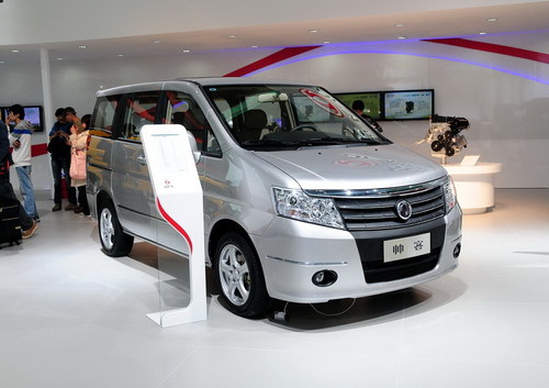 日产帅客MPV 2.0AT版上市