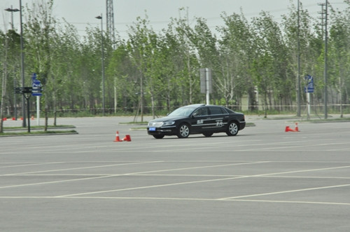 进口大众新辉腾对比试驾品鉴会 西安举行