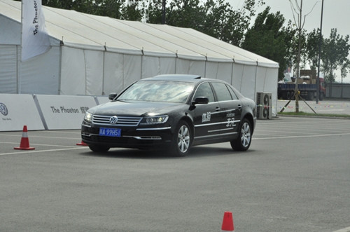 进口大众新辉腾对比试驾品鉴会 西安举行