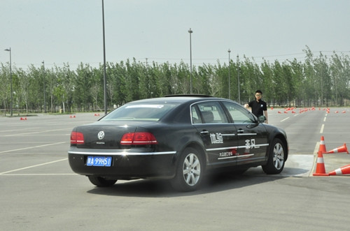 进口大众新辉腾对比试驾品鉴会 西安举行