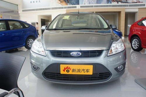 老款福克斯优惠1.2万元 1.8L现车销售